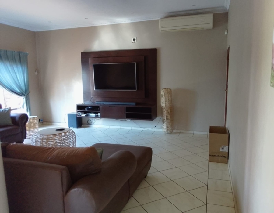 To Let 4 Bedroom Property for Rent in Safari Gardens North West